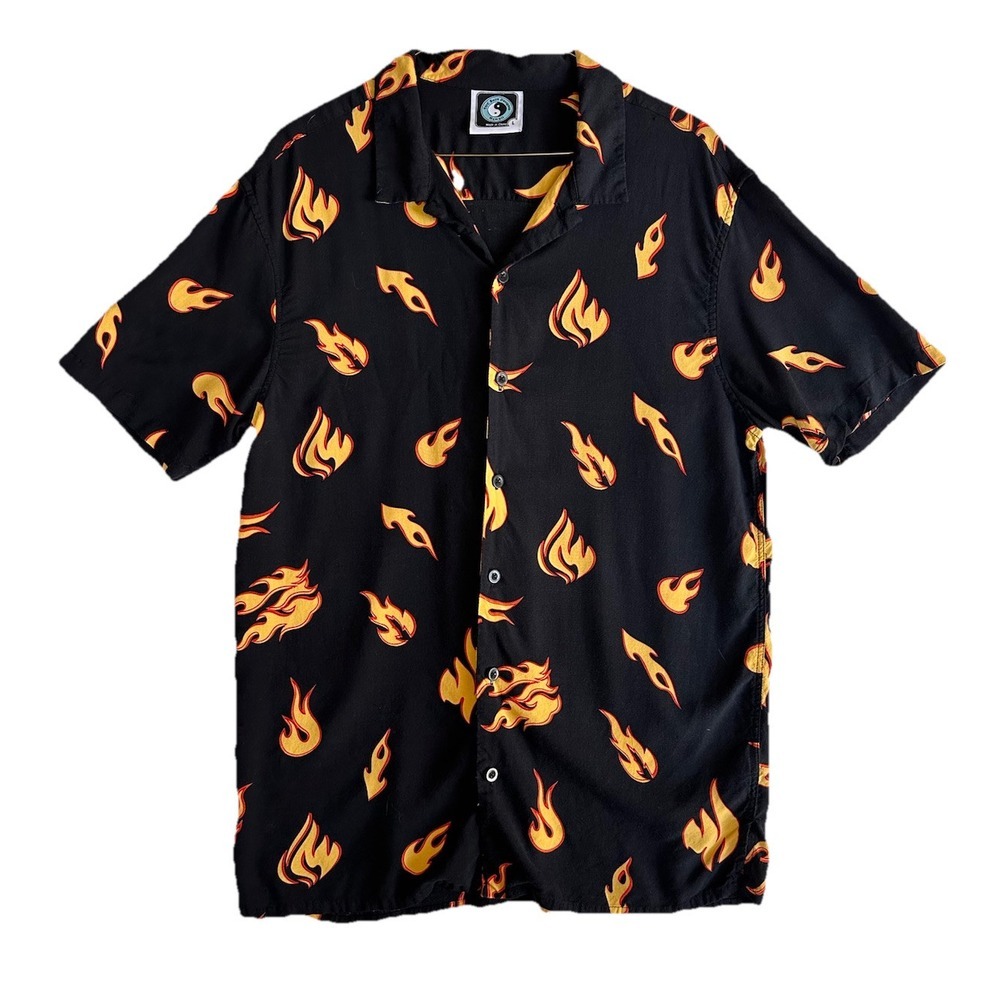 T&C Surf Designs Hawaii All Over Flames Button Up Skater Boi Surfer Men's Size L